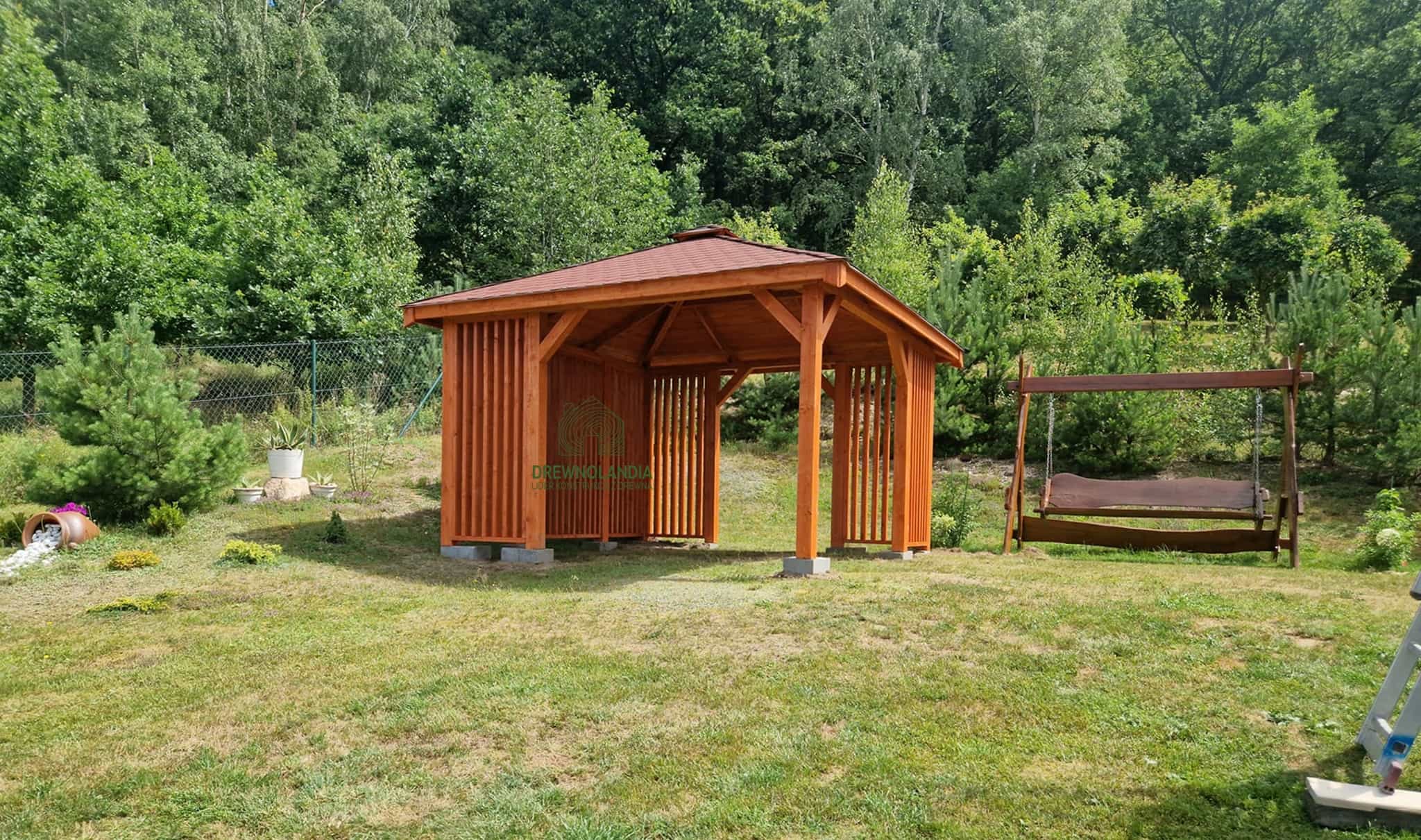 Drewnolandia – altanka ogrodowa Nela
