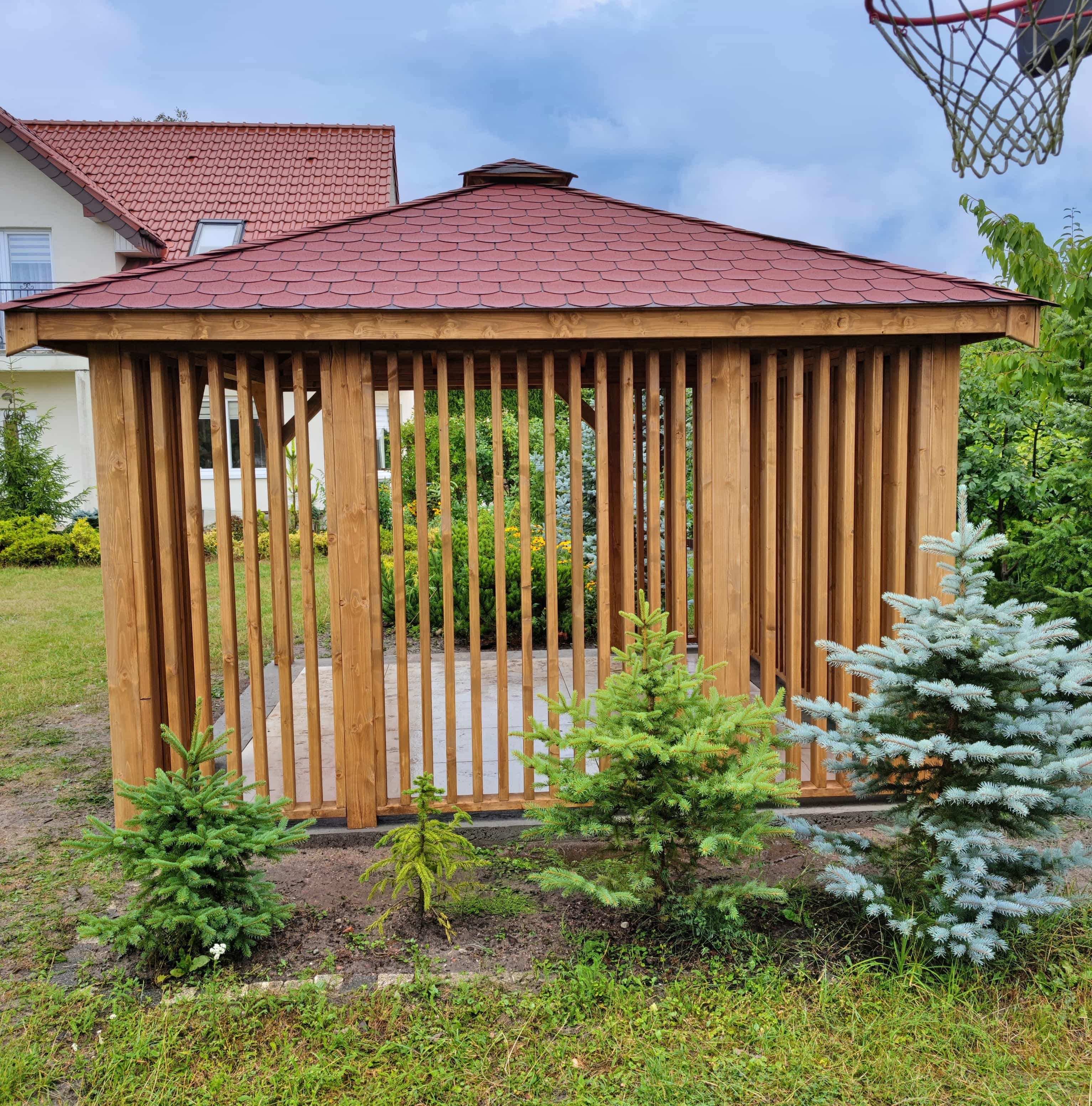 Altana Nela – drewniany projekt o wymiarach 3x3 do ogrodowego użytku