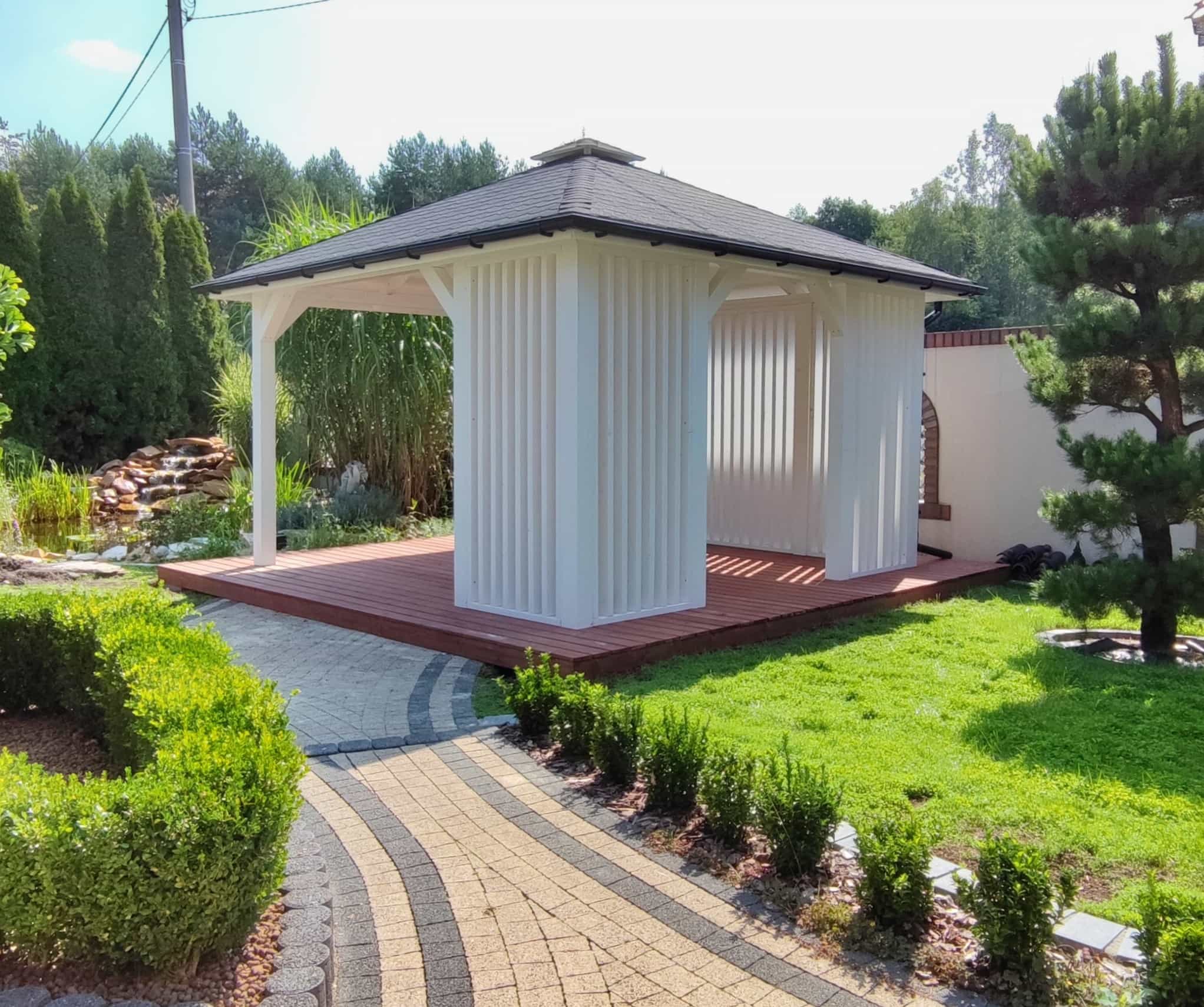 Biała altana Nela – nowoczesny design w ogrodzie