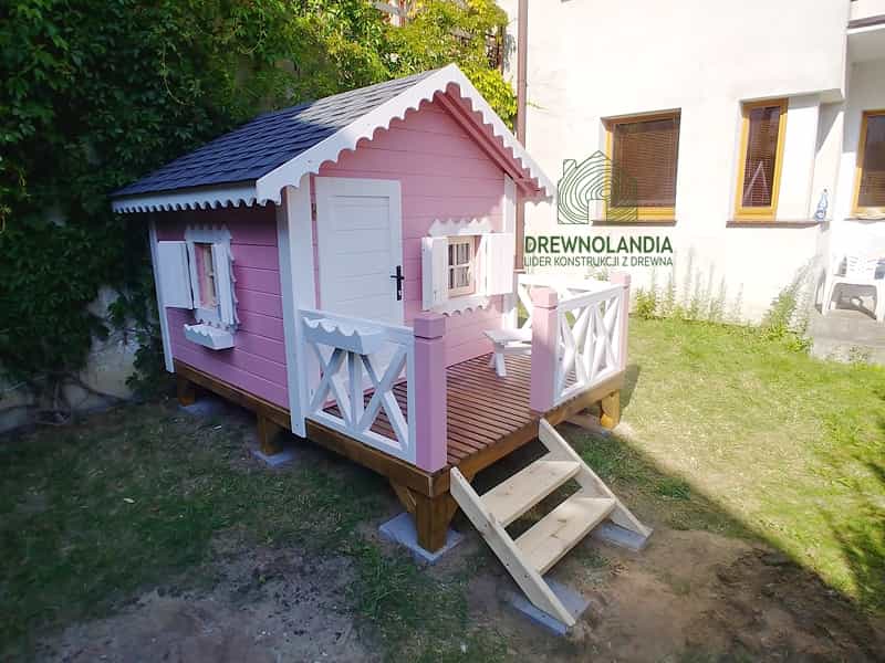 Drewniany domek dla dzieci reksio