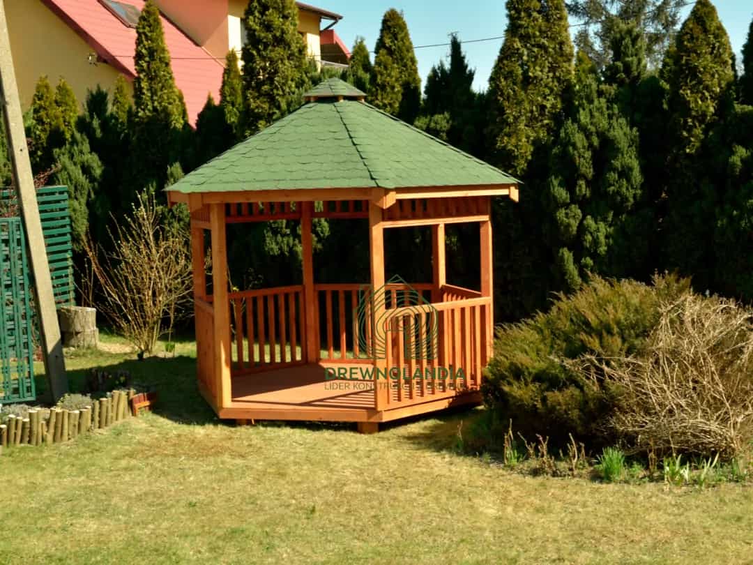Klasyczna altanka szesciokatna