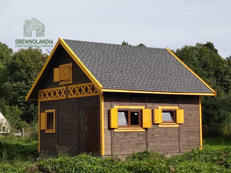 Drewniany domek z antresolą – przestronny model CRA2 Drewnolandia