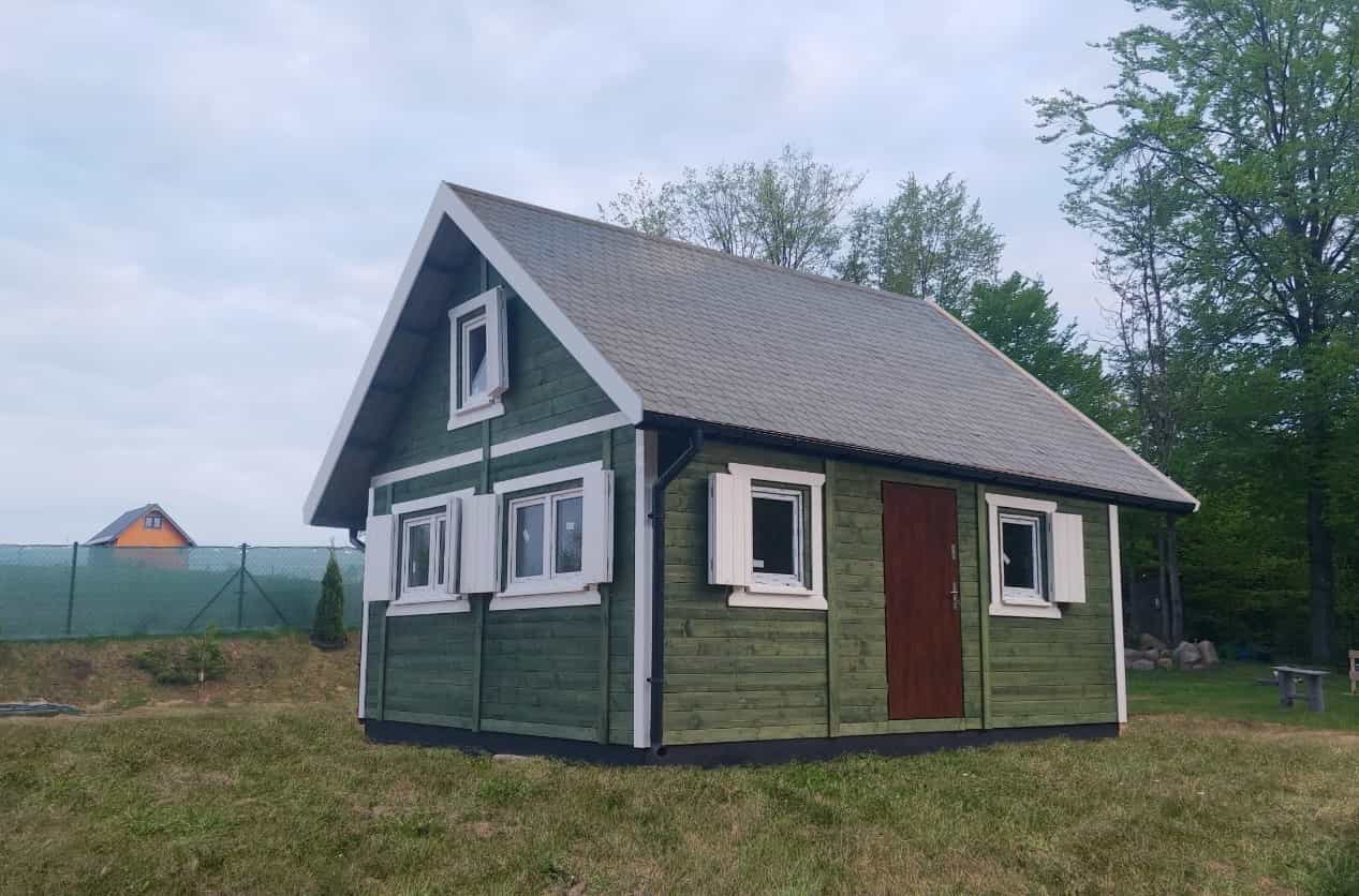 Drzwi wejściowe do domku CRA8 PLUS – solidne i estetyczne