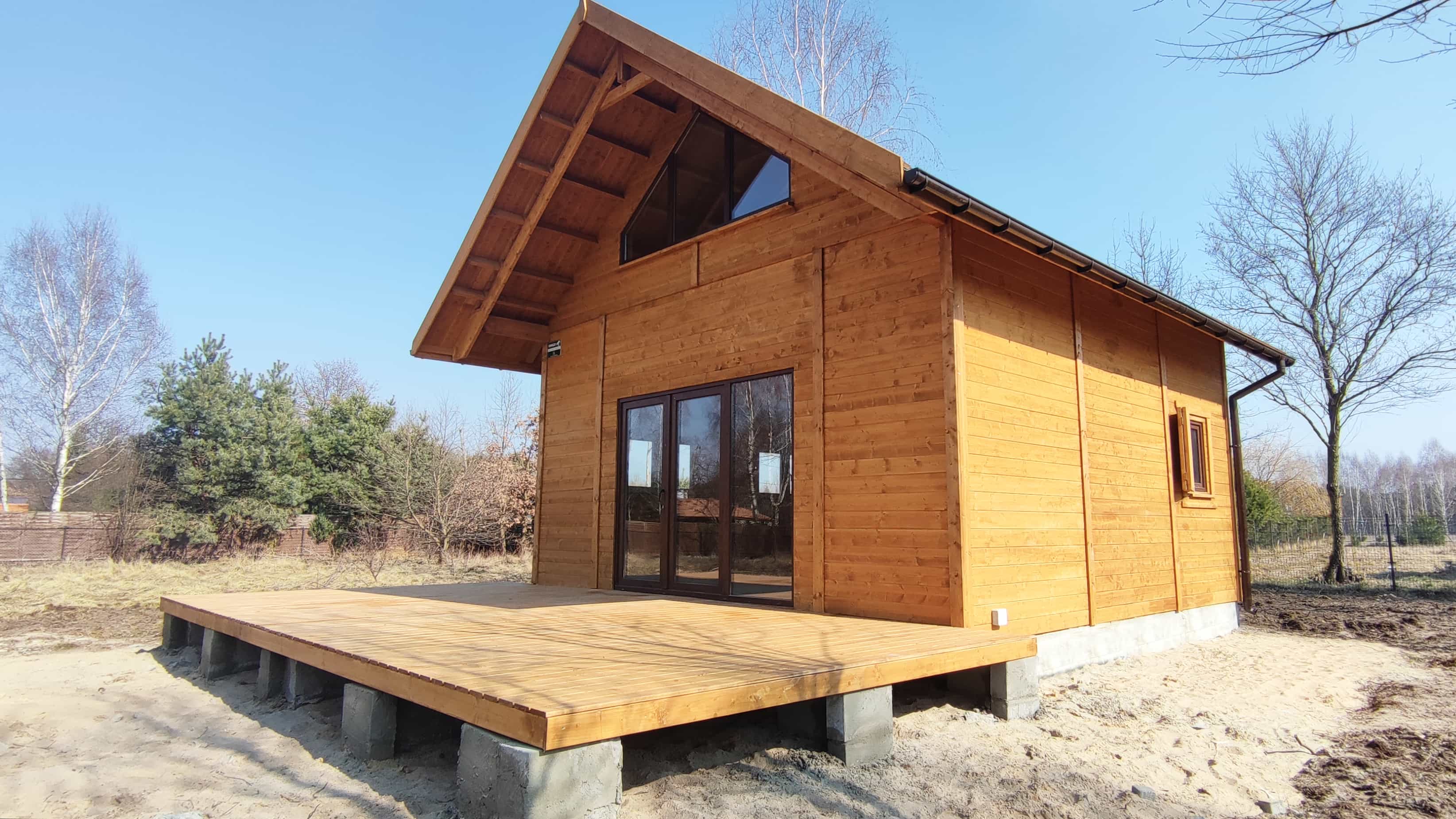 Domek CRK6 – przestronny, drewniany domek z tarasem