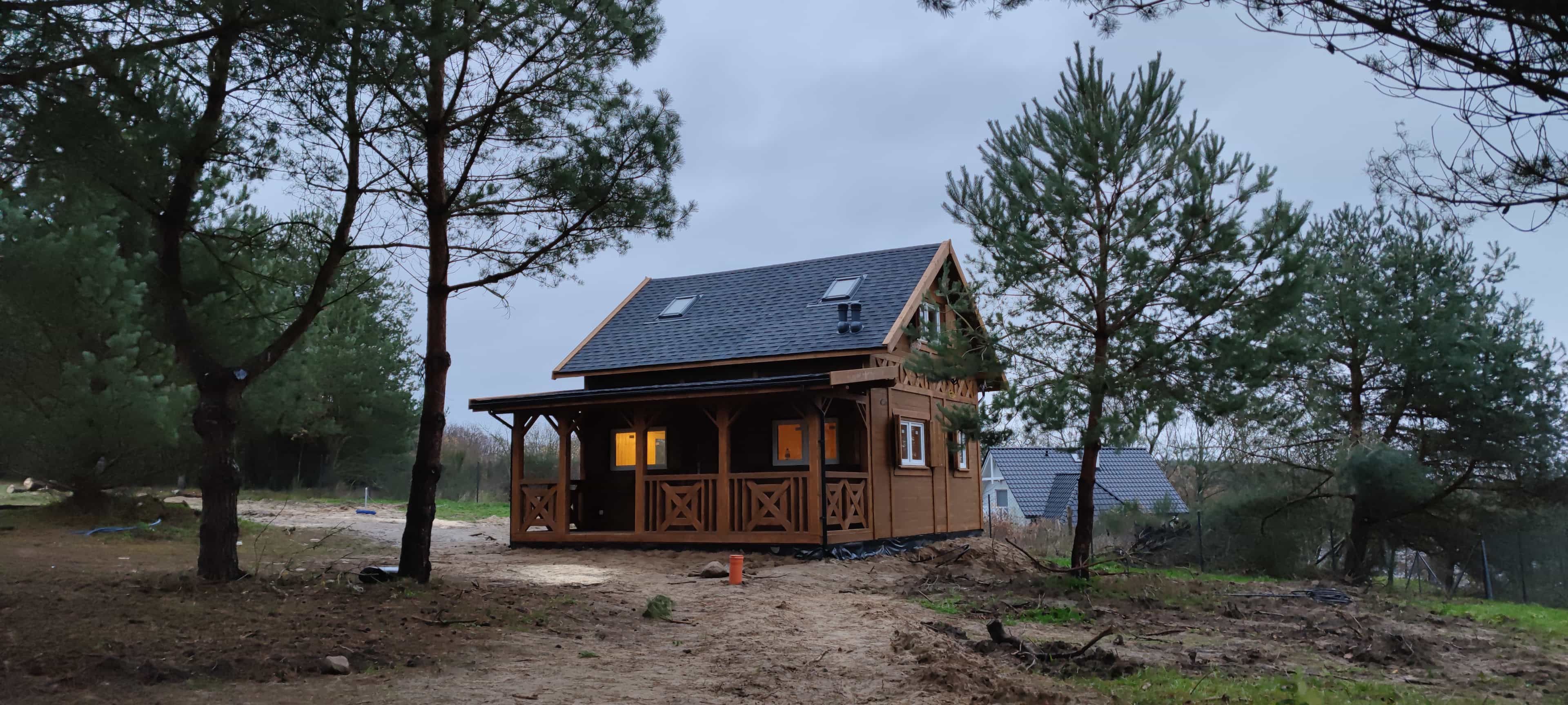 Domek CRK8 – przestronny z widokiem na ogród