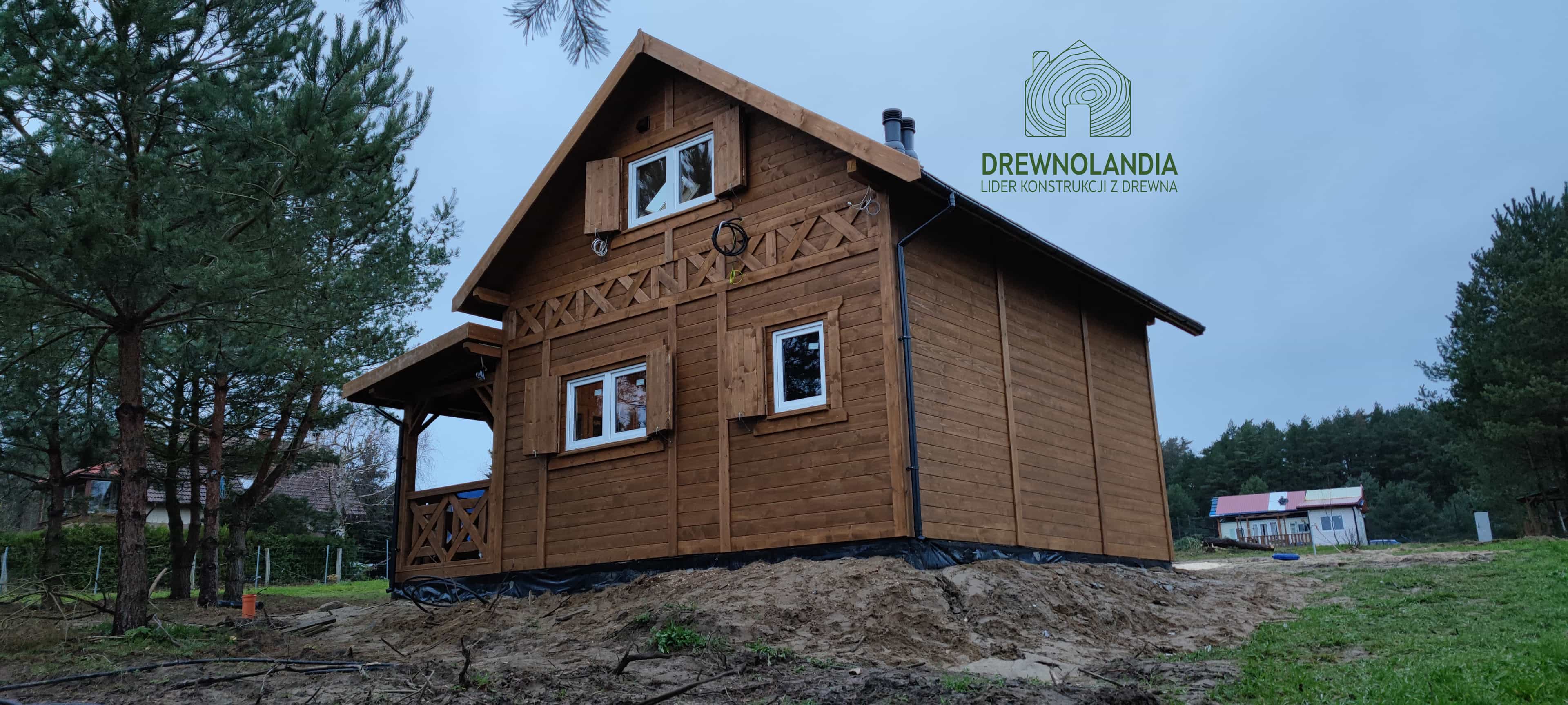 Domek CRK8 – nowoczesny styl z dużymi oknami