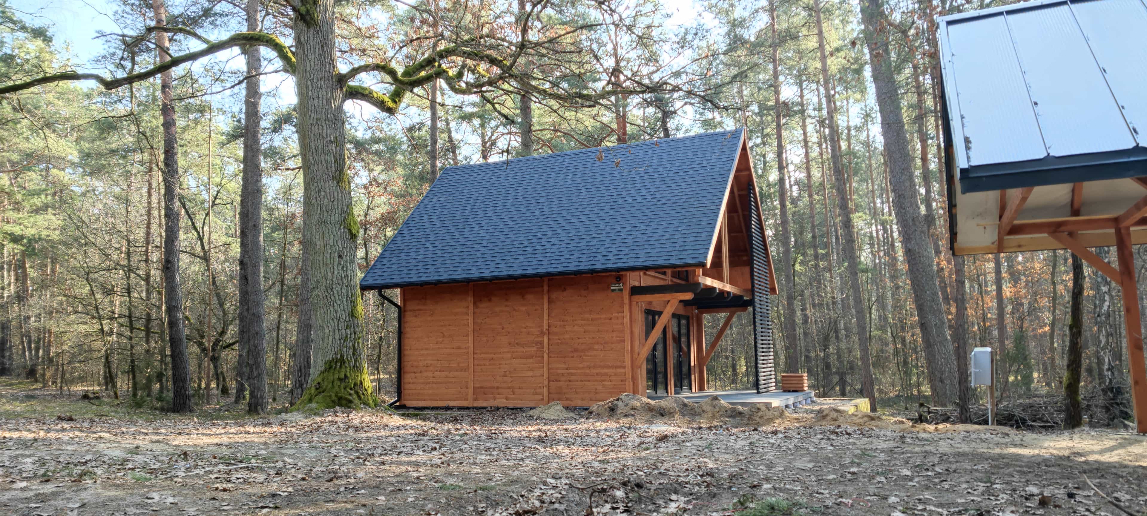 Nowoczesny domek CRK10 – widok na ogród i elewację