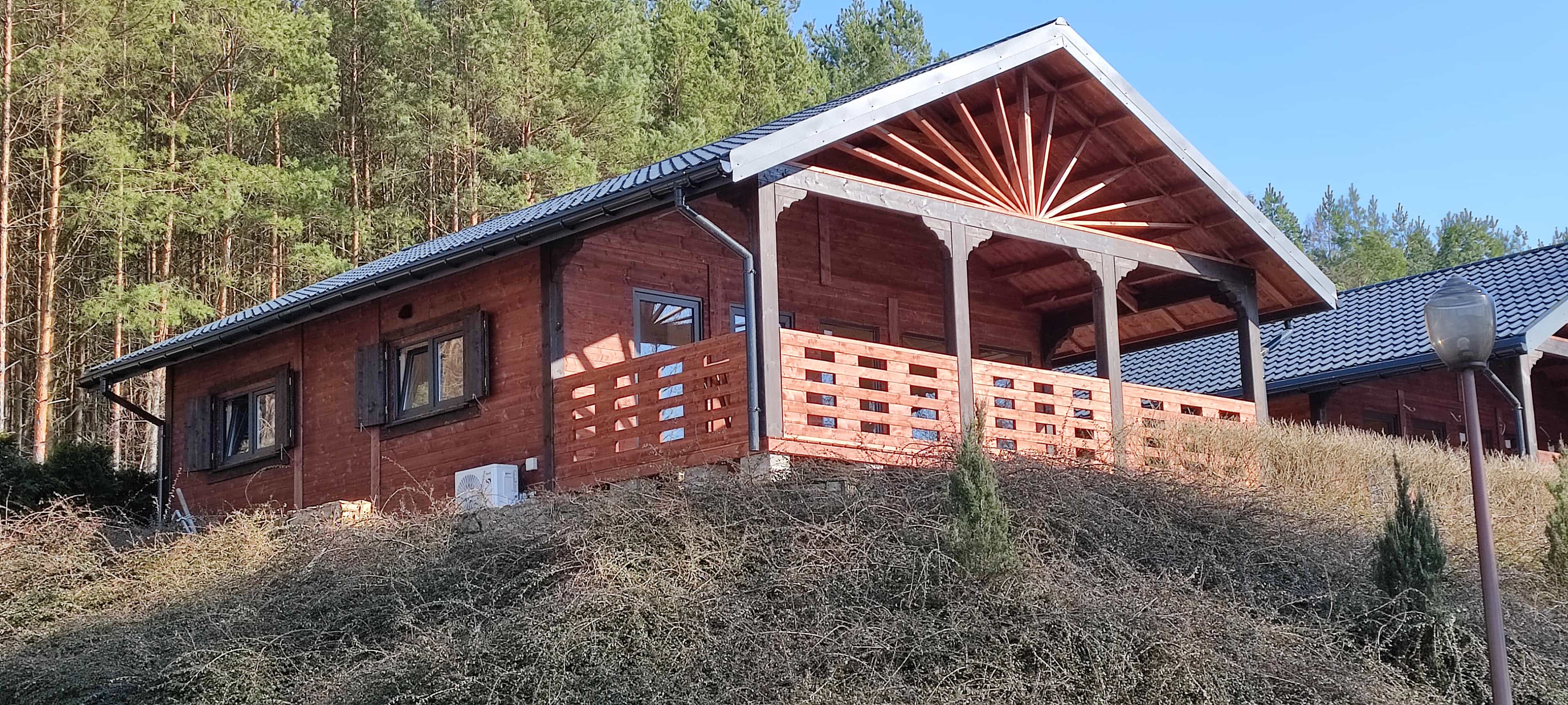 Drewniany domek CRK13 – idealny na każdą porę roku