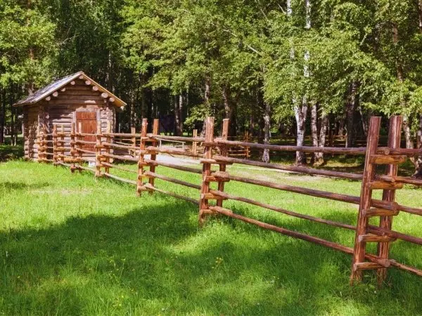 Ile od granicy działki można postawić domek narzędziowy?