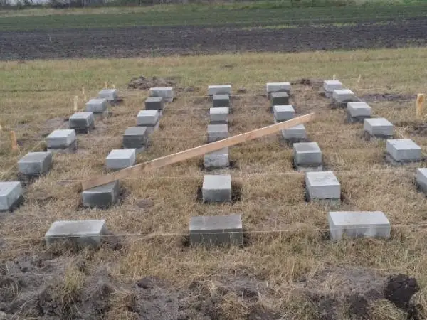 Jak wykonać fundament punktowy z betonitów?