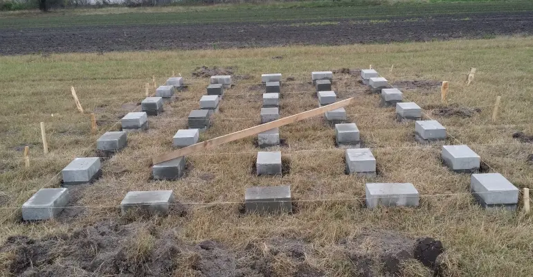 Jak wykonać fundament punktowy z betonitów?