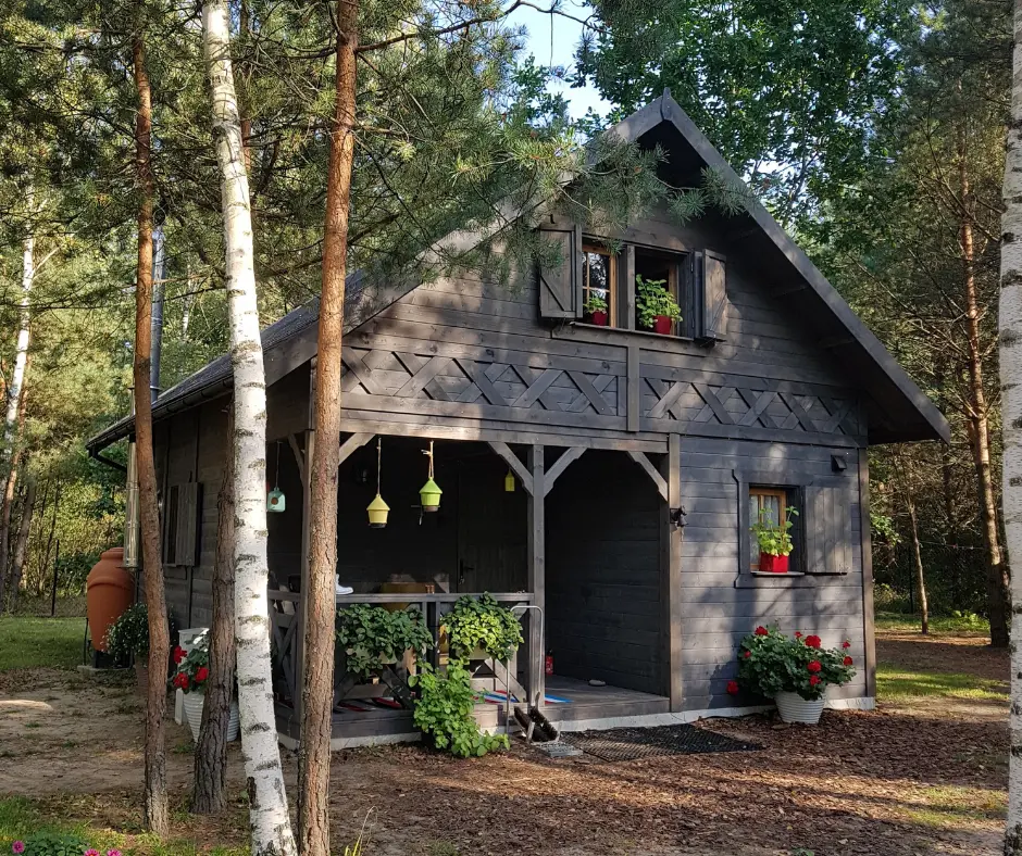 Domek letniskowy czy całoroczny – czym się różnią oraz ile kosztują?