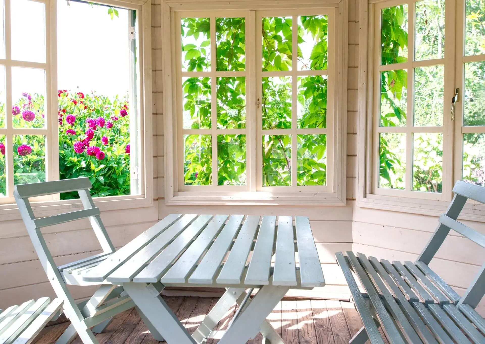 jak wykończyć ściany w domku letniskowym