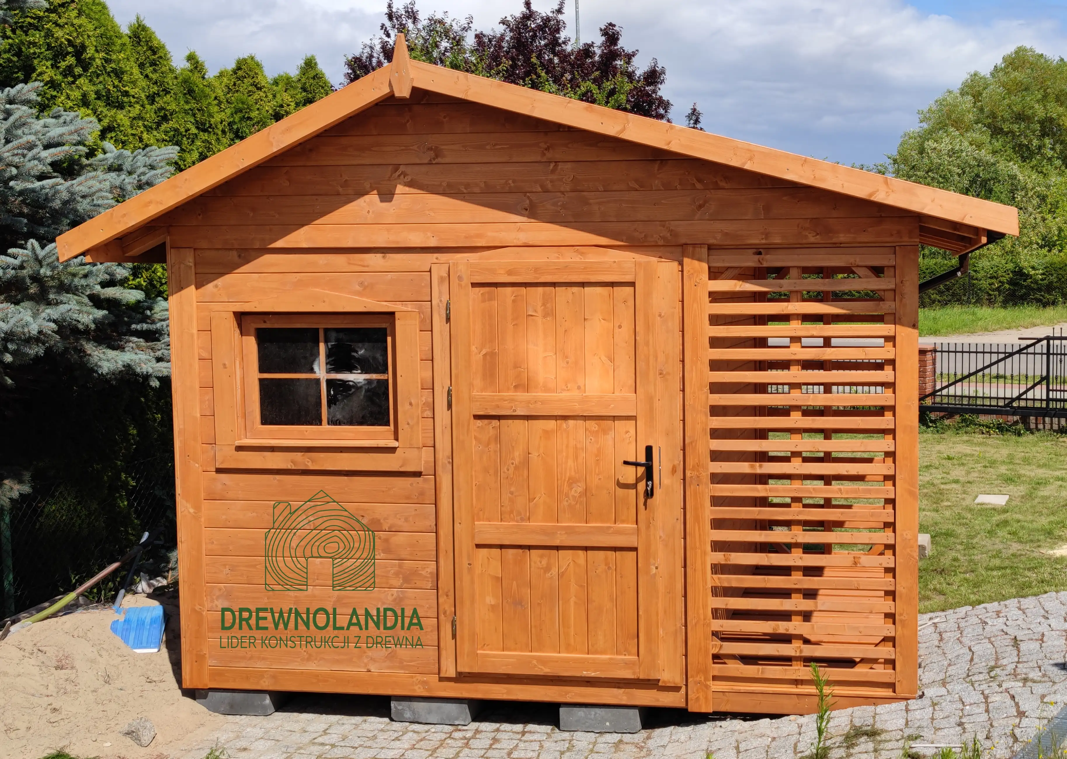 Domek narzędziowy Bonifacy z drewutnią, idealny na działkę