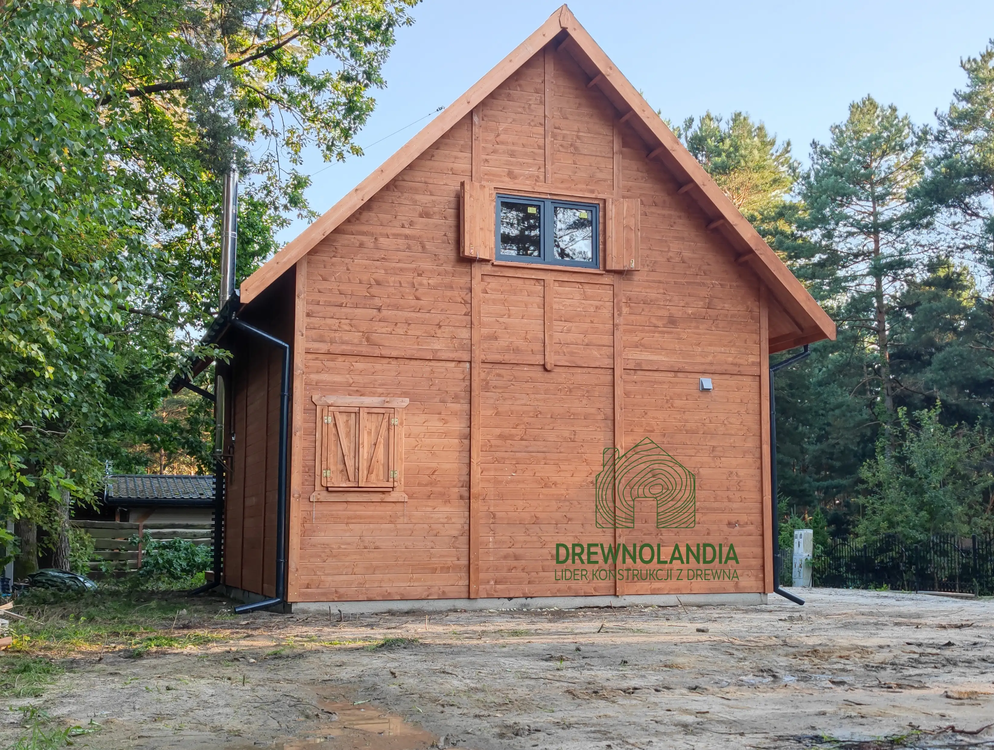 CRA13 - Rekreacyjny domek drewniany z antresolą, nowoczesny design