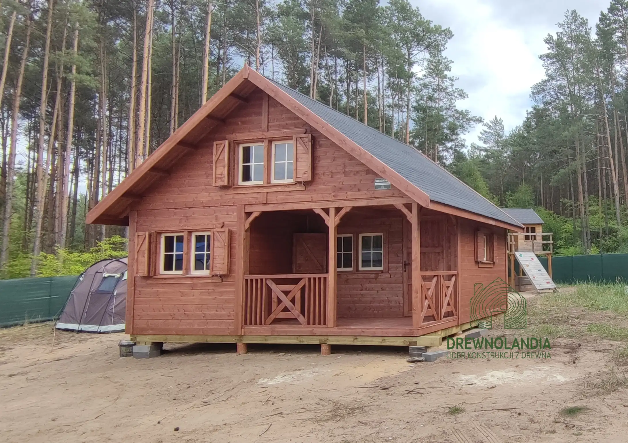 Wiktor IV, letniskowy domek z drewna, z tarasem, przestrzeń 35m², idealny na rodzinne wakacje