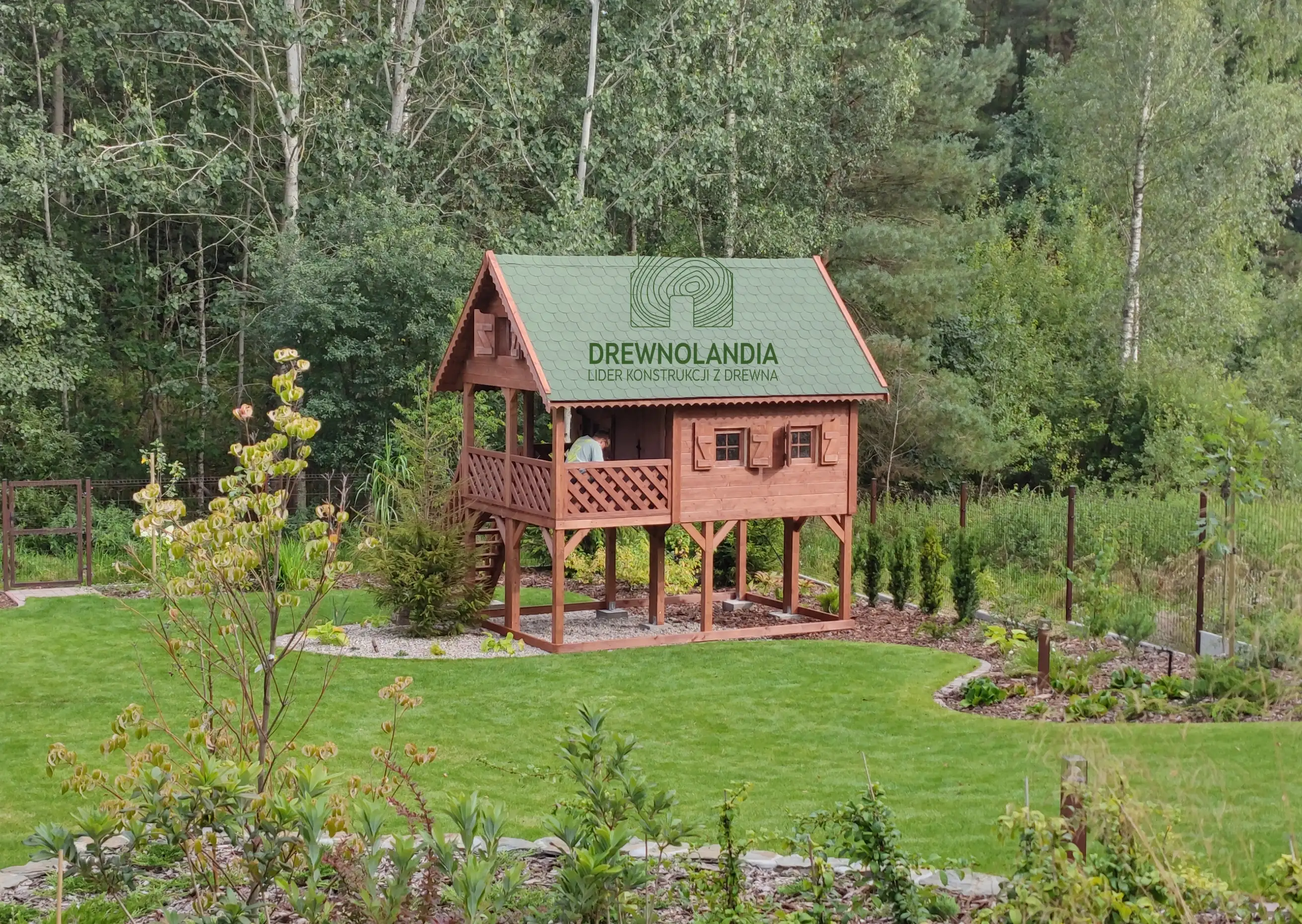 Drewniany domek dziecięcy Kitty IV - solidna konstrukcja z antresolą, przestrzeń 10 m2