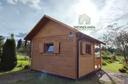 Parterowy domek Jędrzej - drewniany, letniskowy, z tarasem