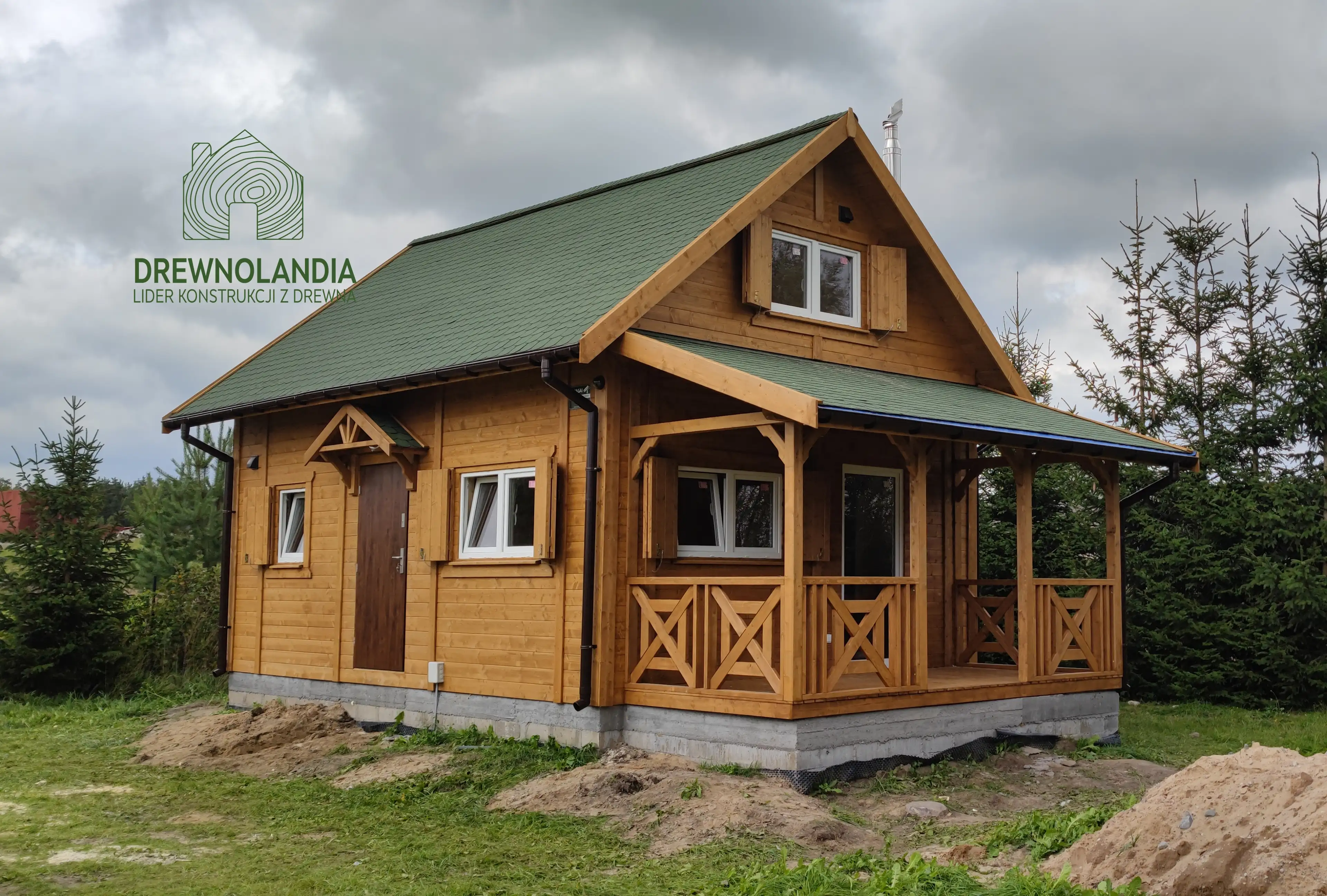 Domek CRP2 z tarasem i poddaszem – drewniana konstrukcja na całoroczny wypoczynek