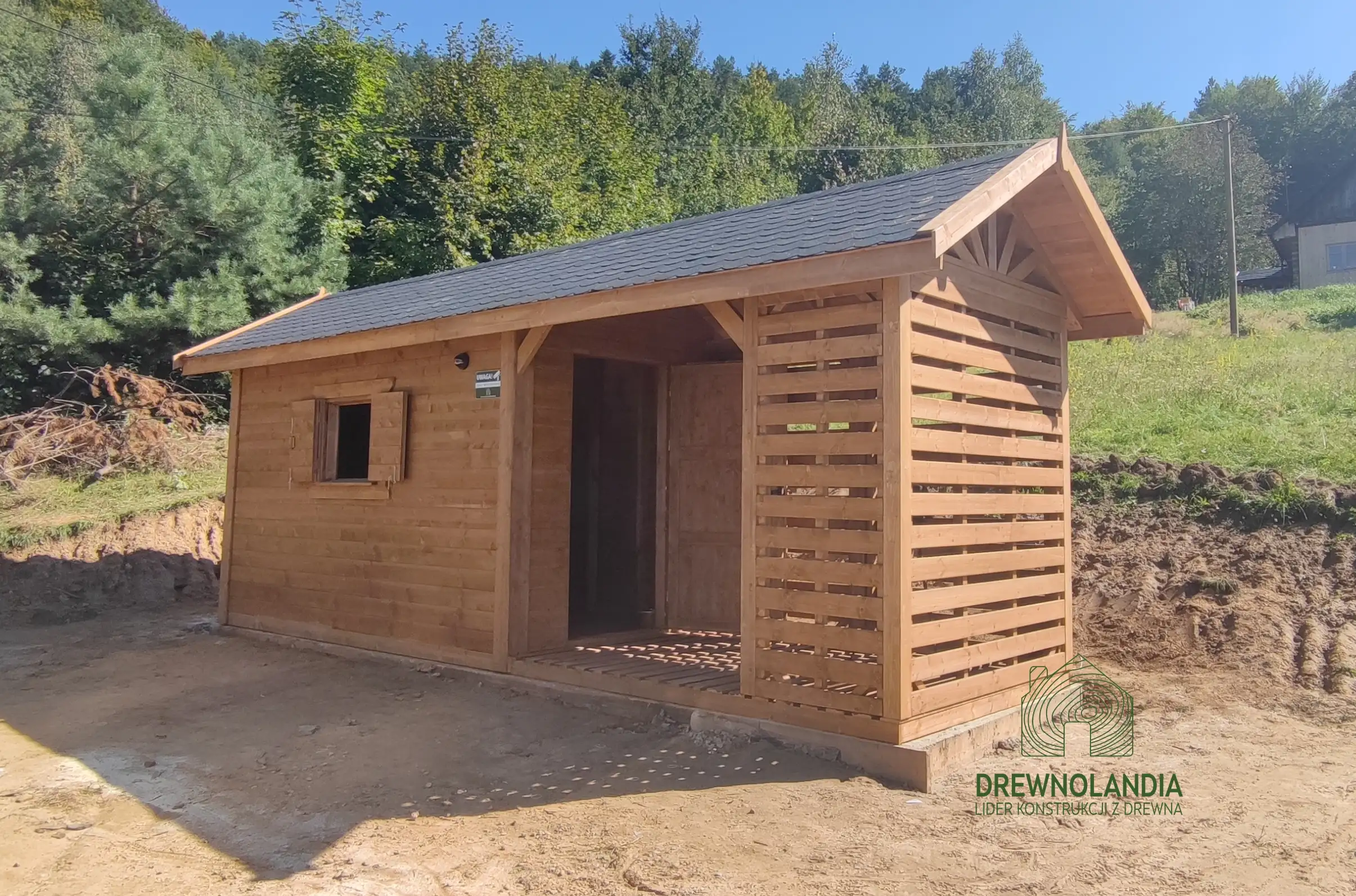 drewniany-domek-z-drewutnia-kuba-14m2