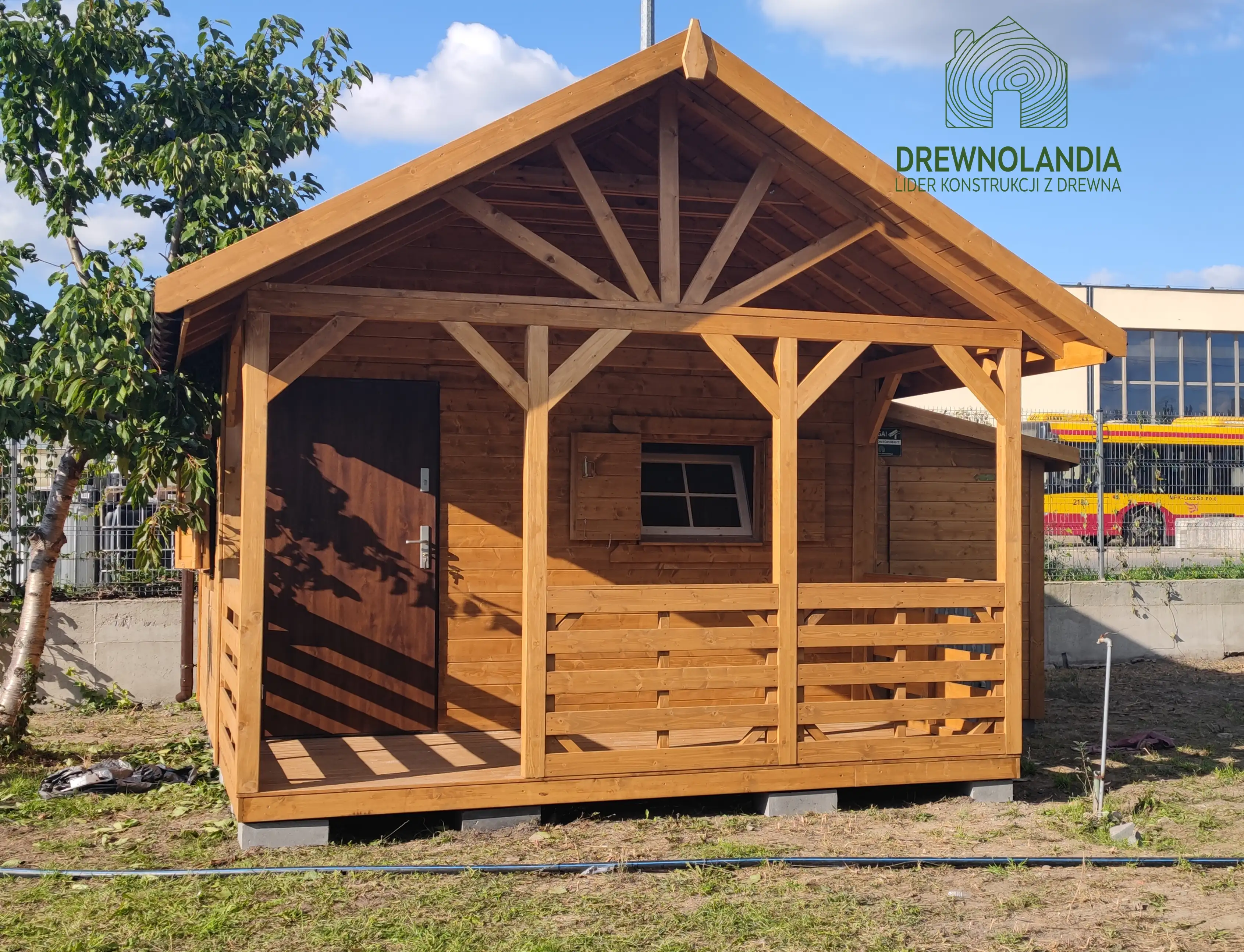 Aleksander - parterowy domek letniskowy z drewna, powierzchnia 24 m², z tarasem