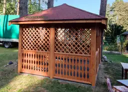 Czterokątna altanka ogrodowa Aleksandra z drewna o wymiarach 3x4 m