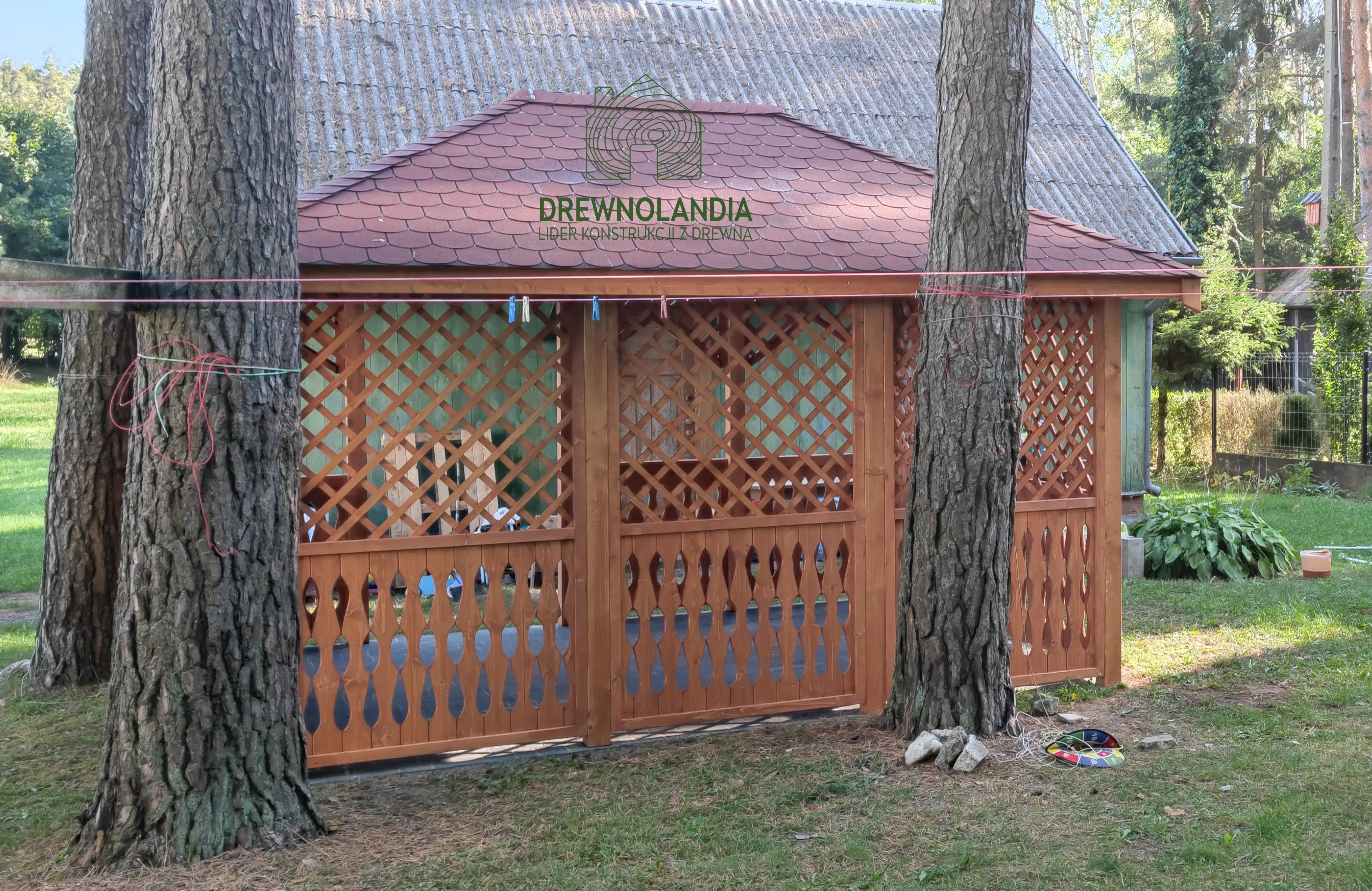 Drewniana altanka ogrodowa Aleksandra, czterokątna konstrukcja o powierzchni 12 m²