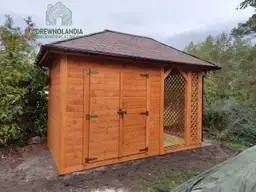 Drewniany domek narzędziowy Kacper z drewutnią, o powierzchni 4,5x3 m, praktyczny schowek