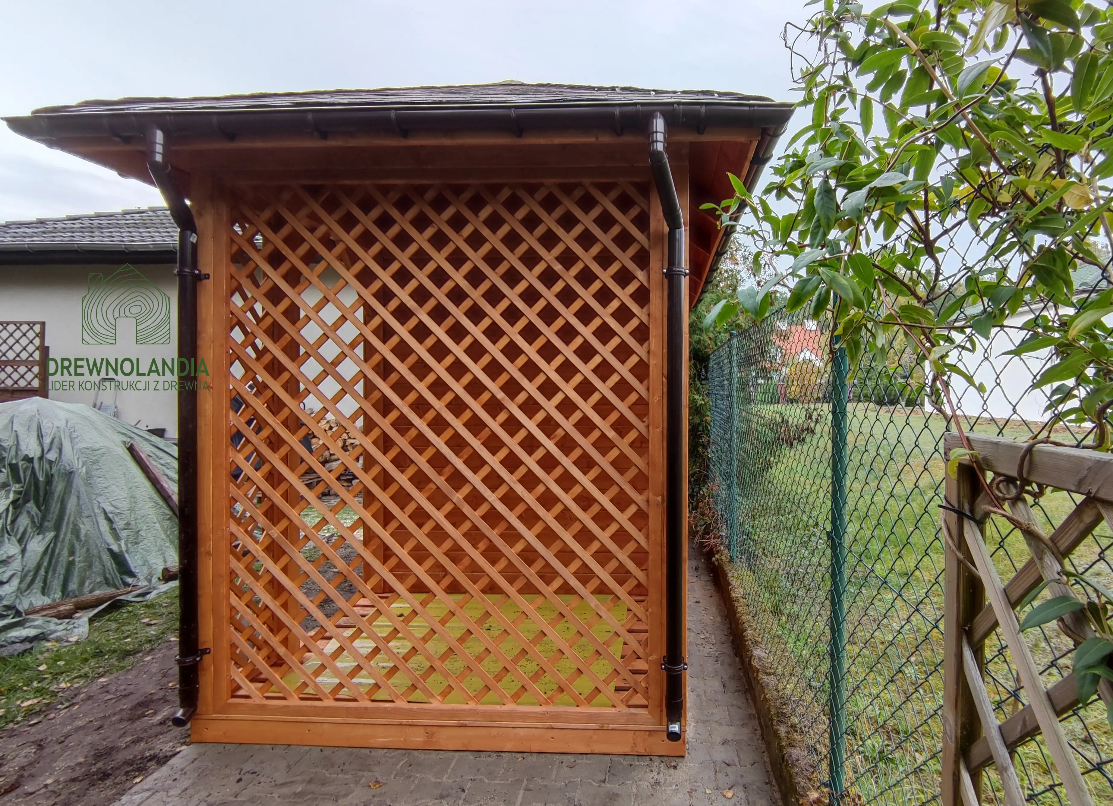 Drewniany domek narzędziowy Kacper z drewutnią, wytrzymała konstrukcja