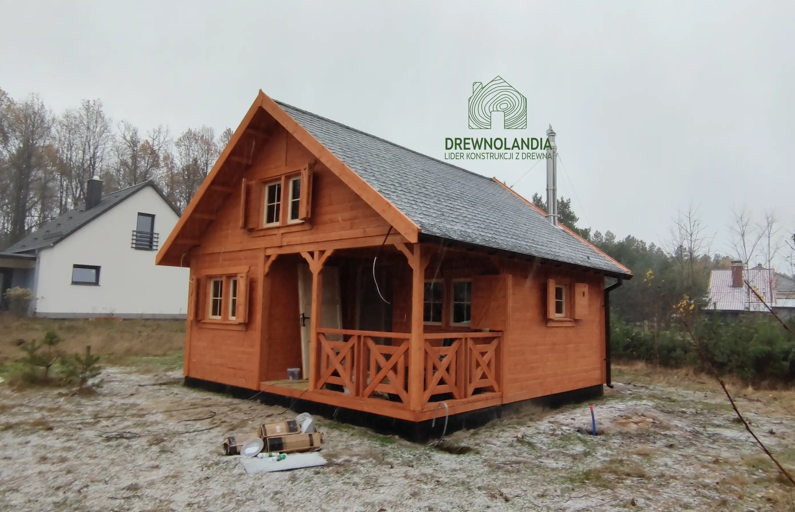 Domek letniskowy Wiktor IV z tarasem, przestronny i drewniany, powierzchnia 35m²