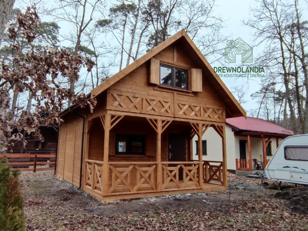 drewniany-domek-do-35m2-caloroczny-z-tarasem-modulowy