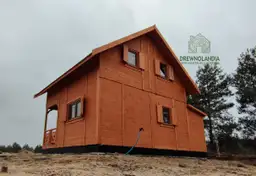 Domek Wiktor IV, 35m², z antresolą i tarasem, drewniana konstrukcja idealna na rodzinne wakacje