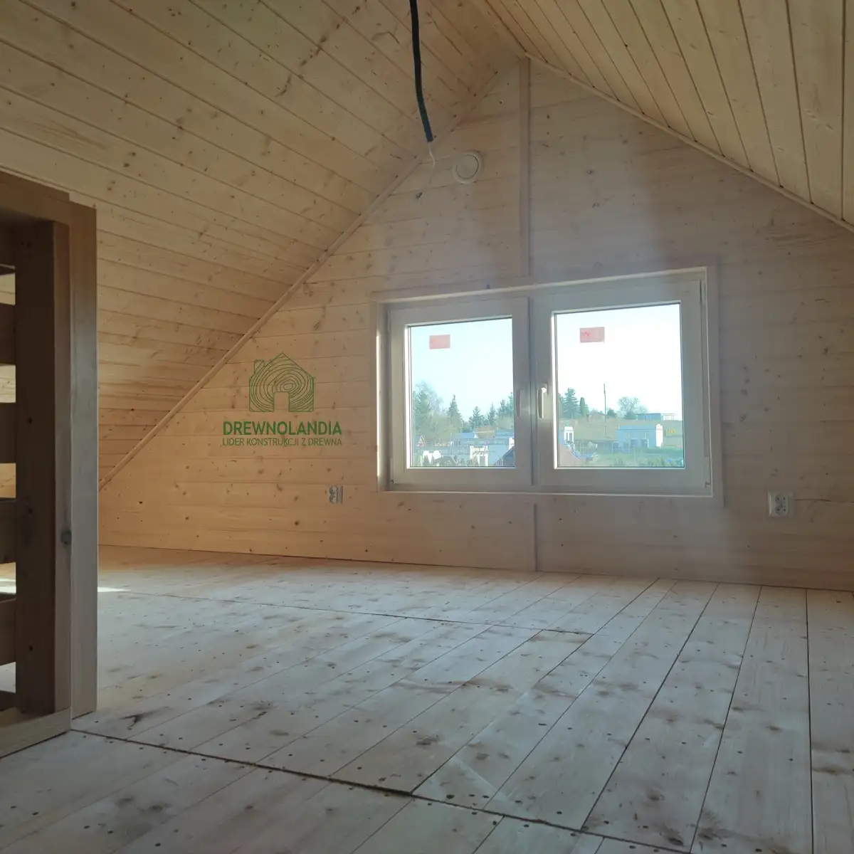 Wnętrze domku CRA4 – przytulna przestrzeń do całorocznego relaksu