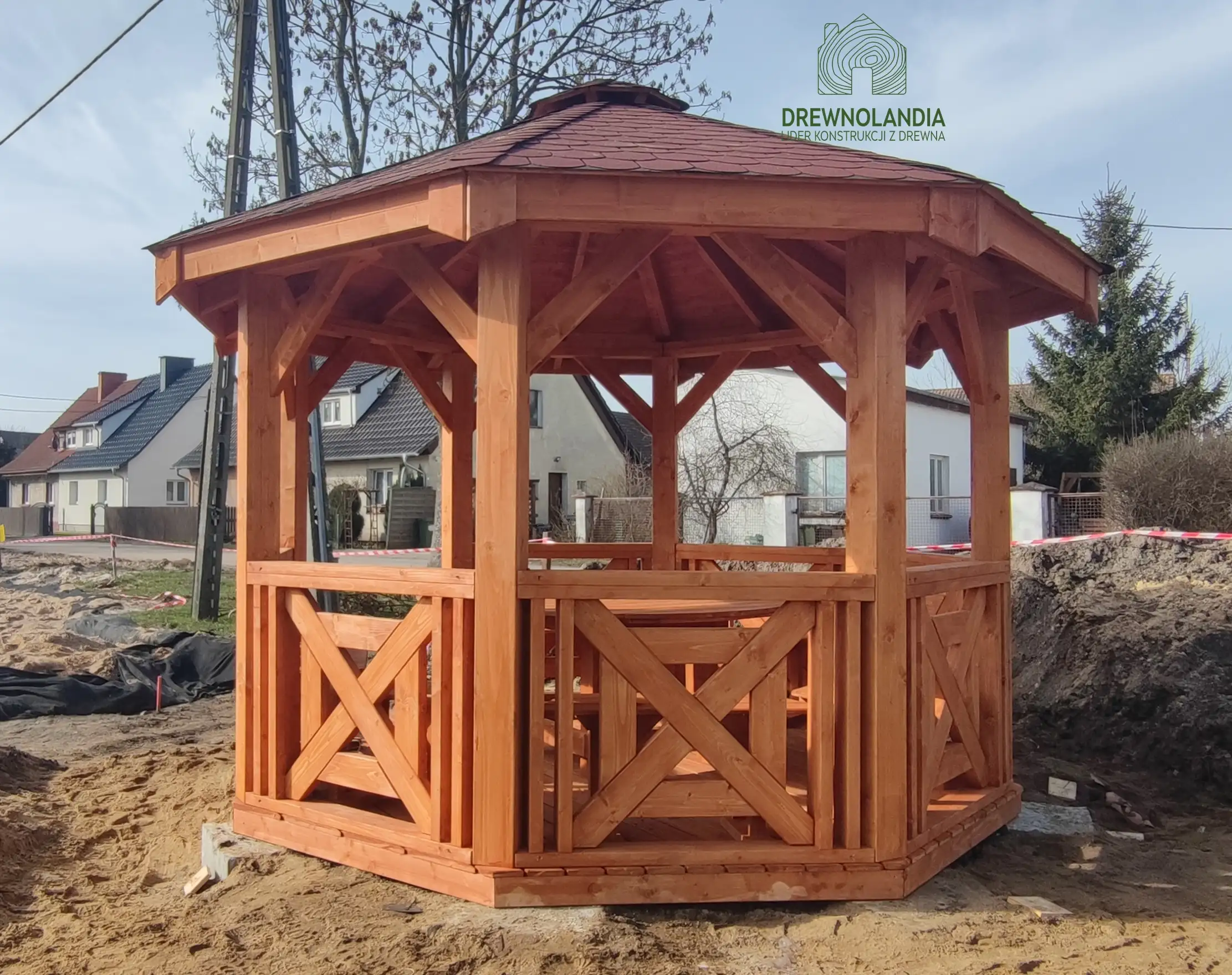 Altana ogrodowa Eliza z drewna, sześciokątna konstrukcja o wymiarach 3,4 m