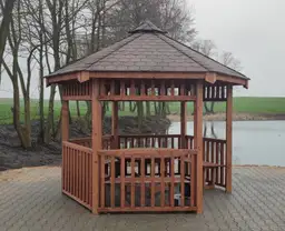 Drewniana altanka ogrodowa Jadwiga – sześciokątna konstrukcja