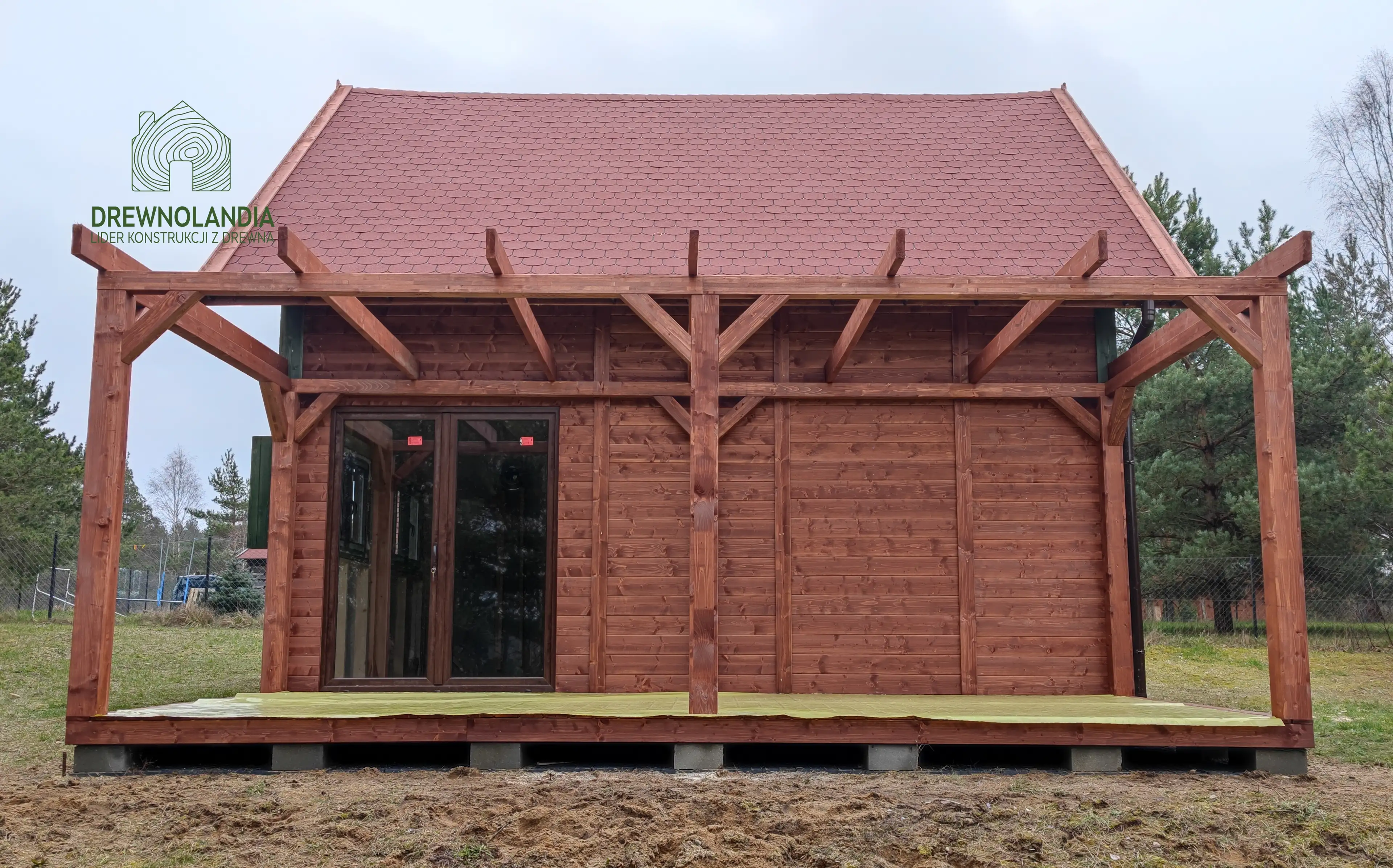 Drewnolandia – domek Julianek – letniskowy z tarasem – 33m²