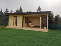 Nowoczesna altana ogrodowa przy domku Nataniel