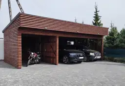 Nowoczesna wiata samochodowa z drewna