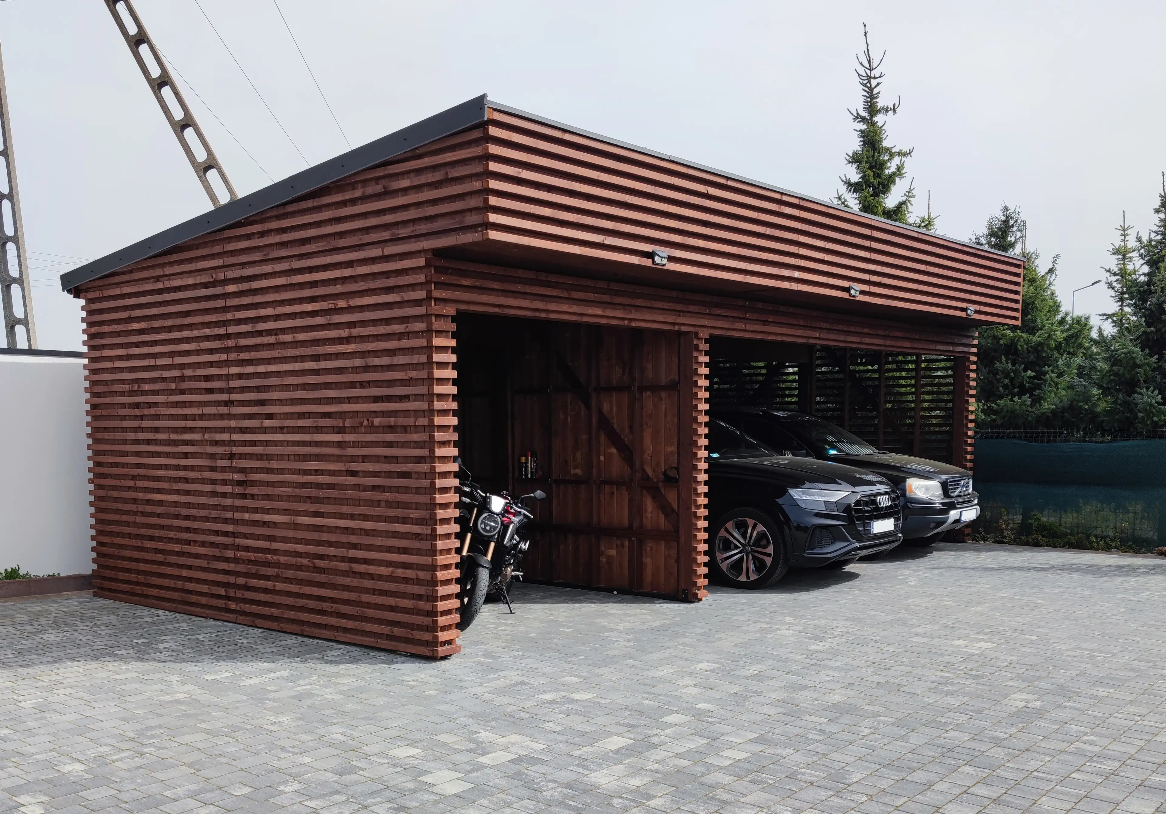 Wiata parkingowa – nowoczesny styl w Twoim ogrodzie