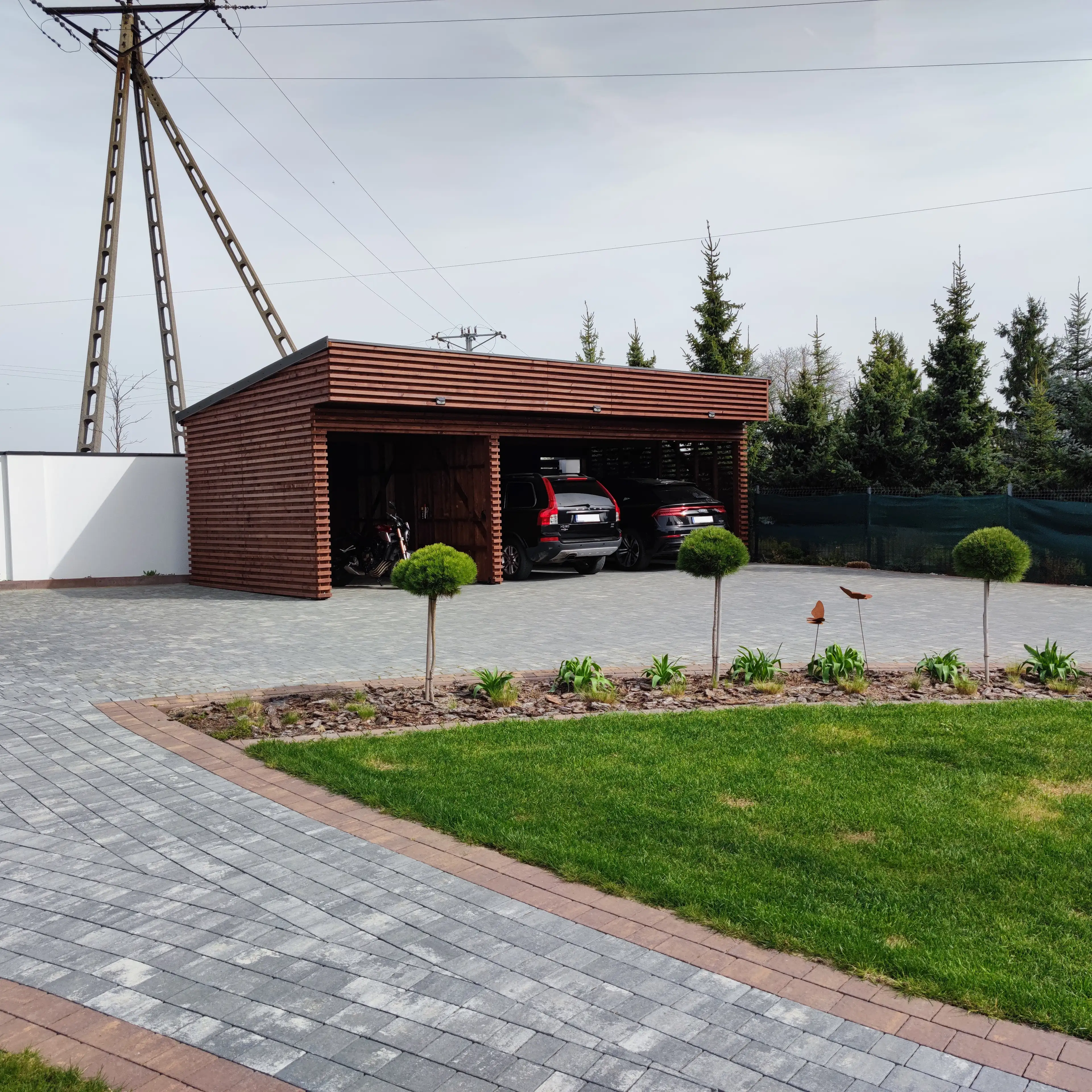 Drewniana wiata na trzy samochody – Laura