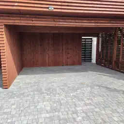 Wiata samochodowa na trzy pojazdy