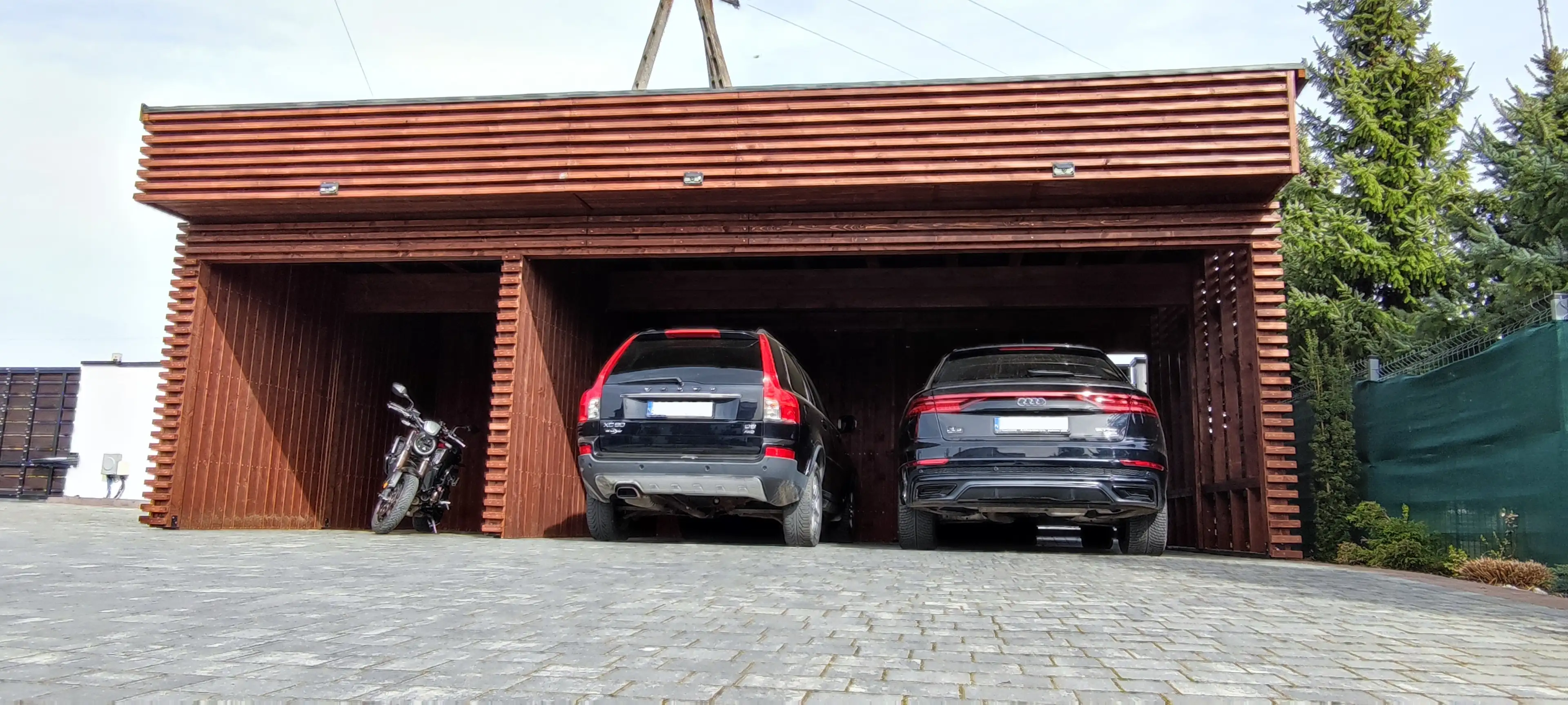 Drewniane zadaszenie – wiata na ogród