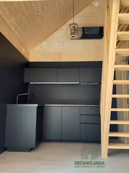 Domek drewniany Wiktor VI – funkcjonalne wnętrze, idealne na wakacyjny wypoczynek