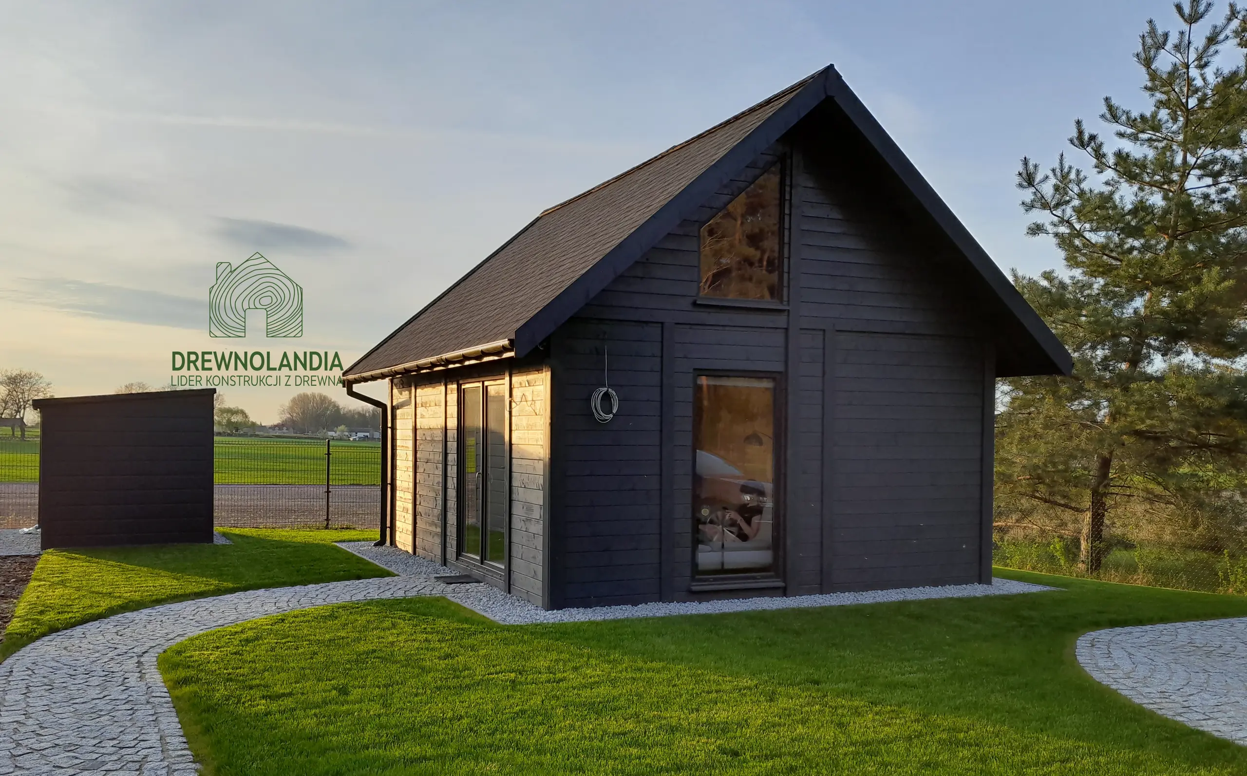 Letniskowy domek Wiktor VI o powierzchni 35 m² – elegancki projekt z drewna