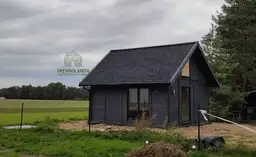 Wiktor VI – nowoczesny drewniany domek letniskowy z przestronnym wnętrzem