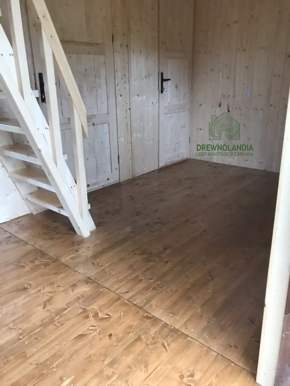 Drewnolandia – drewniany domek całoroczny CRA8 – 35m²