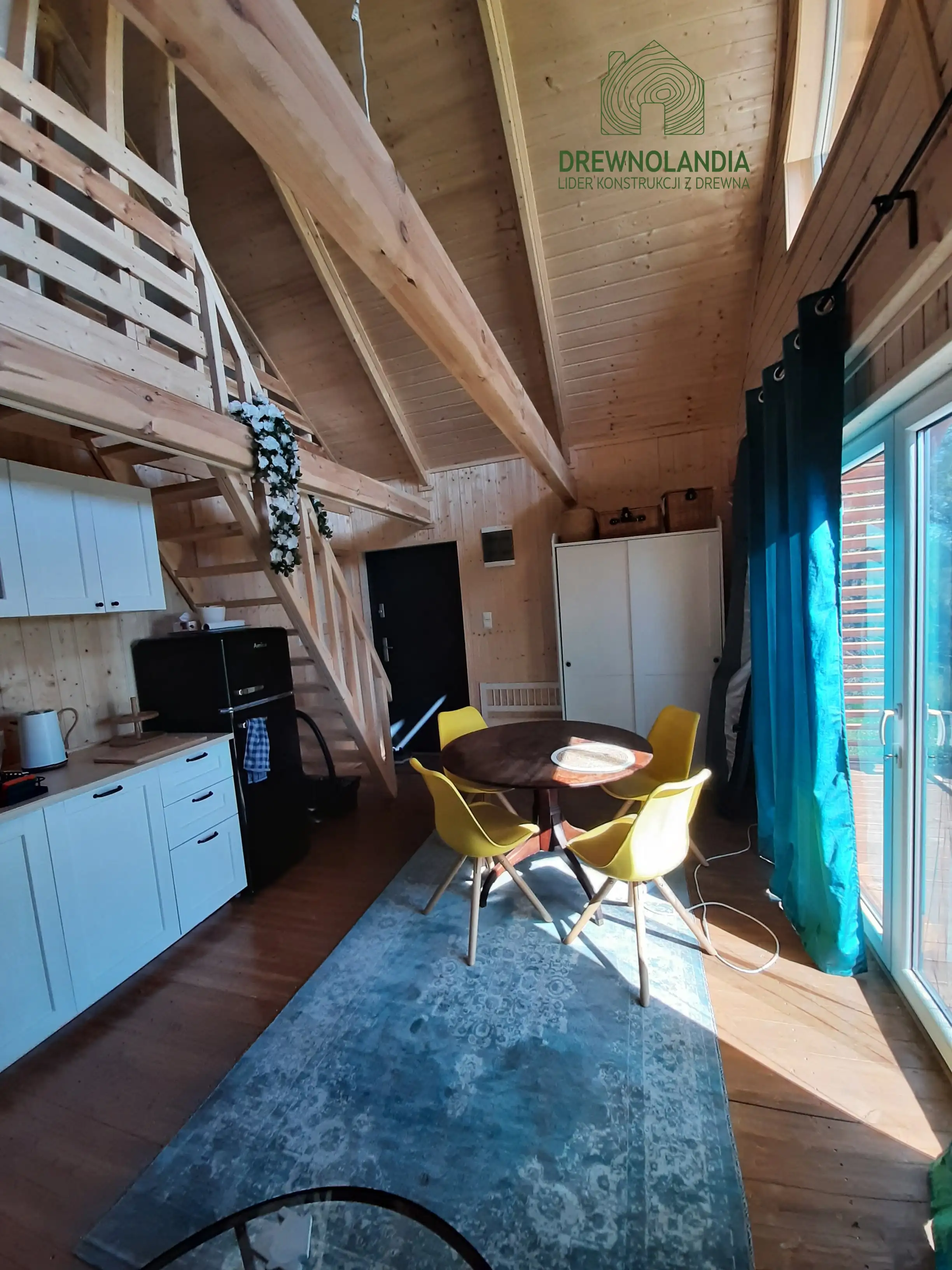 Domek CRA6 PLUS – drewniany dom mieszkalny z tarasem – idealny na działkę