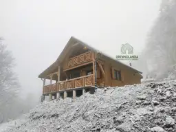 Drewniany domek CRP6 PLUS z tarasem i poddaszem - komfortowy i estetyczny