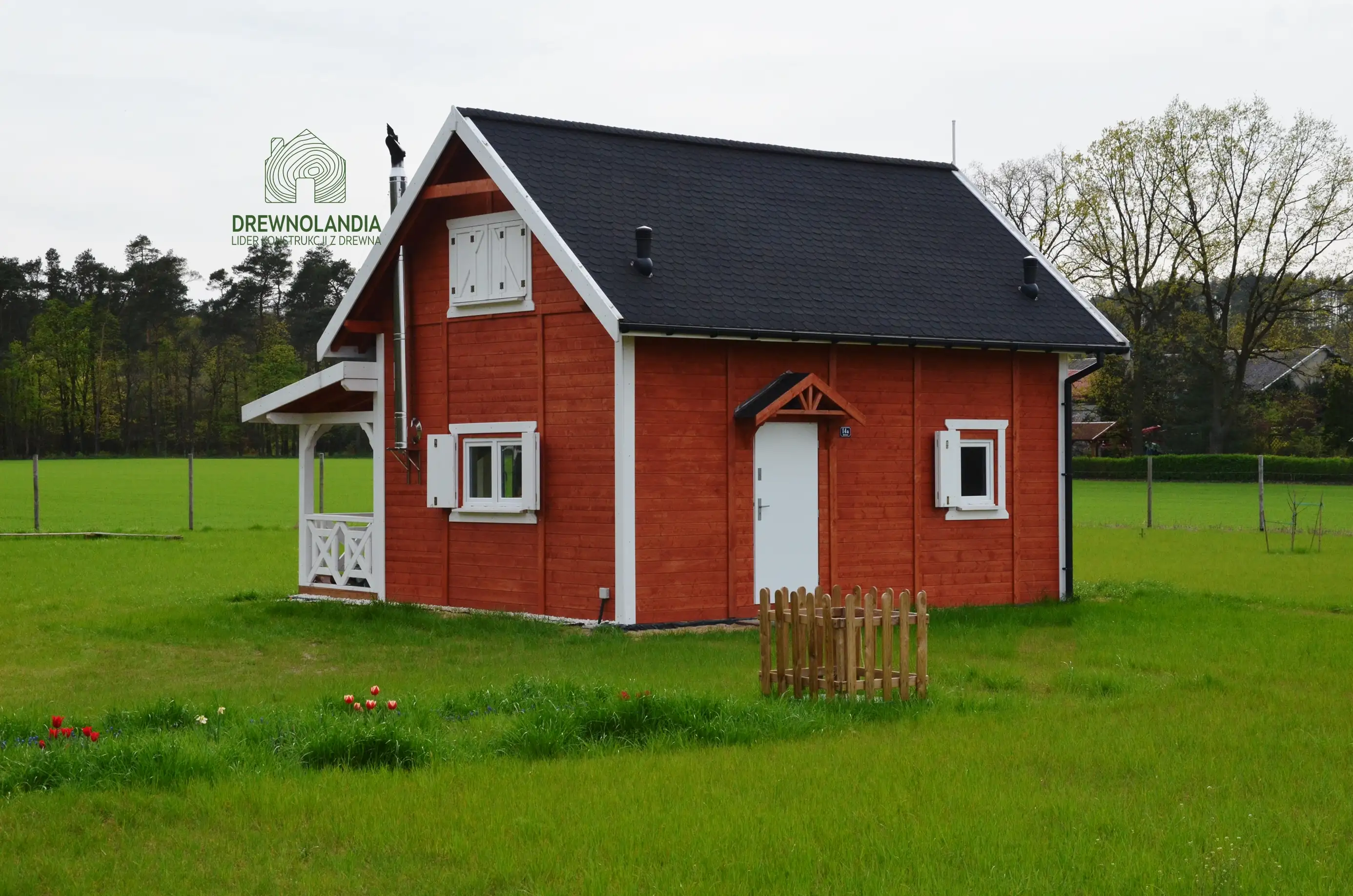 Całoroczny domek CRP3 PLUS z poddaszem - drewniany dom mieszkalny 33m²