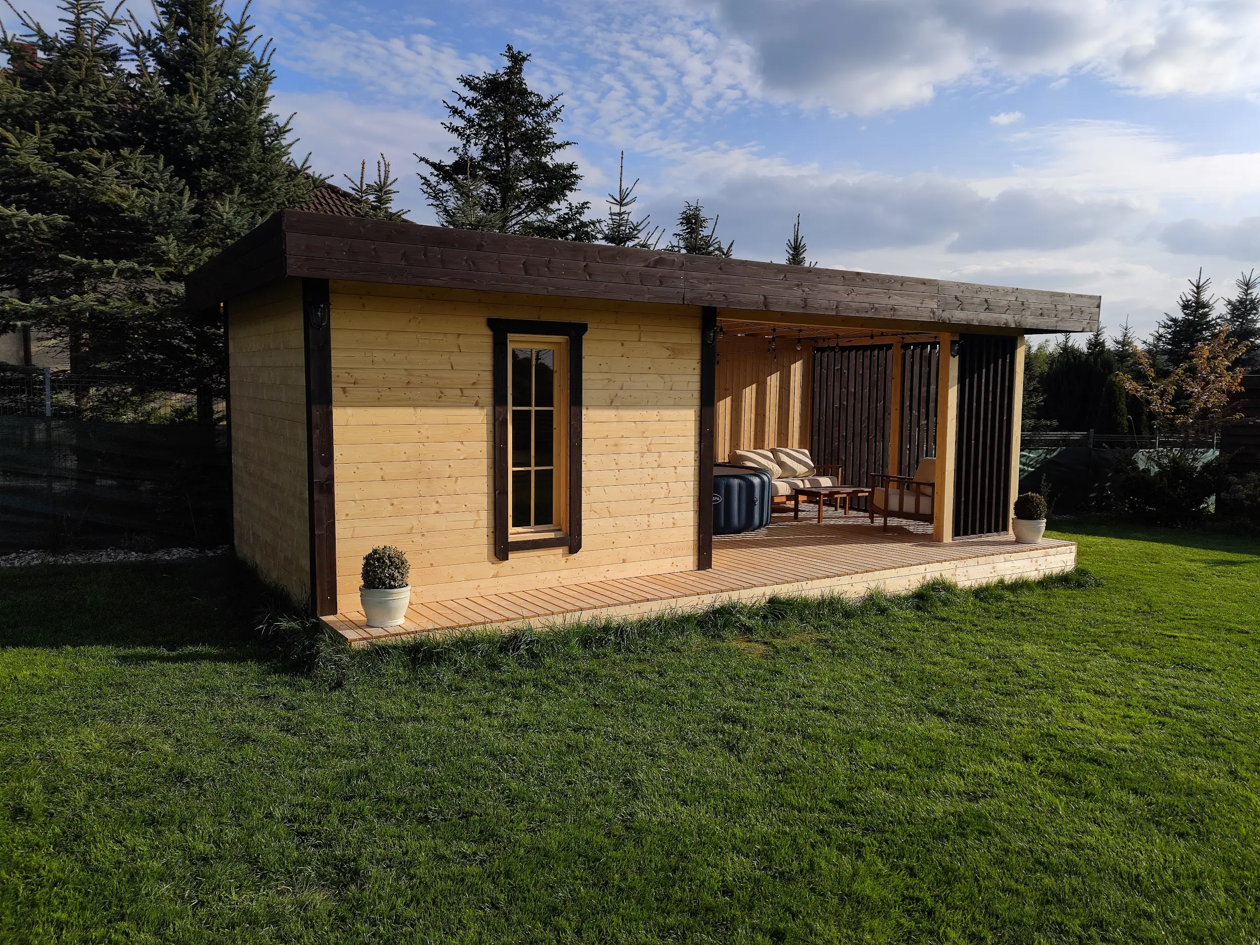 Sauna na ogród połączona z altaną – funkcjonalność i styl